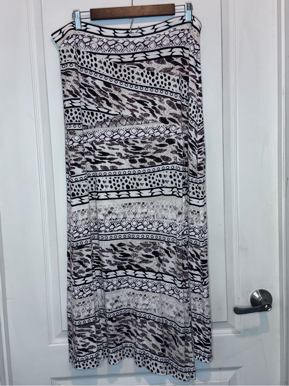 Christina Black, White & Gray Patterned Maxi Skirt